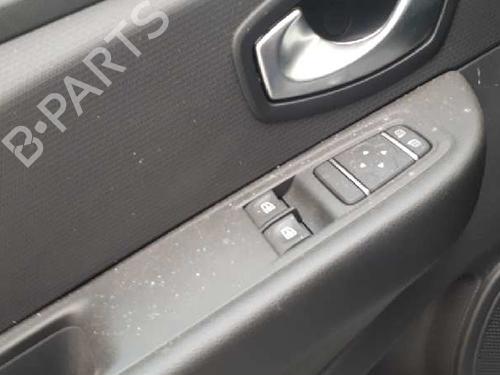 Used Left front window switch RENAULT CLIO IV (BH_) [2012-2021]  15513293