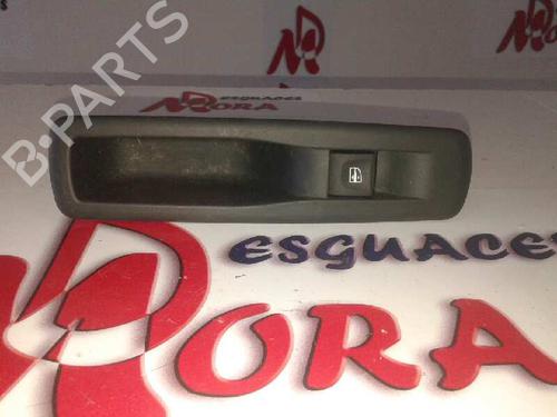 Used Right rear window switch RENAULT LAGUNA III Grandtour (KT0/1) [2007-2015]  30376948
