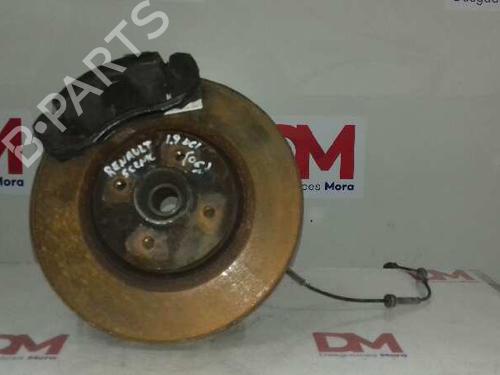Used Right front steering knuckle RENAULT SCÉNIC II (JM0/1_) 1.9 dCi (JM0G, JM12, JM1G, JM2C) (120 hp) 12643788