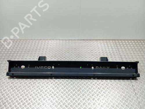 Pára-choques traseiro Pára-choques traseiro IVECO DAILY VI Van 33S14, 35S14, 35C14, 42S14 (136 hp) 39931555 39931555