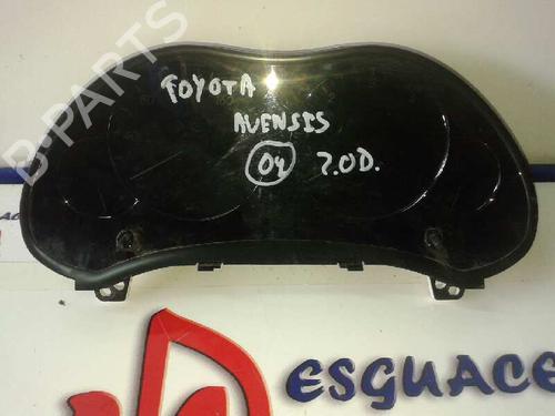 Used Instrument cluster TOYOTA AVENSIS (_T25_) [2003-2008]  17728272