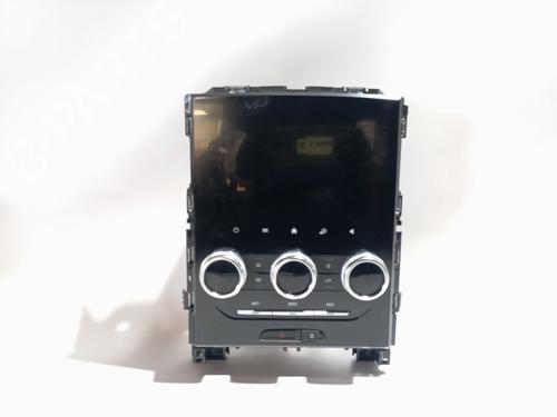 display-renault-megane-iv-hatchback-b9amn_-2015-36422201 main image