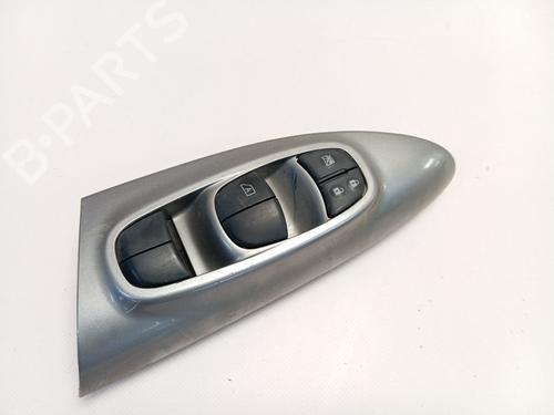 Used Left front window switch NISSAN JUKE (F15) [2010-2019]  22702060