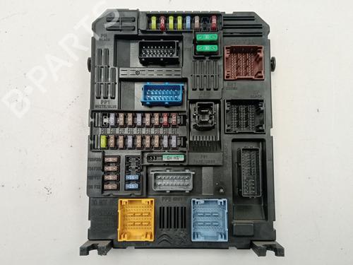 Used Fuse box Fuse box 38535755 38535755