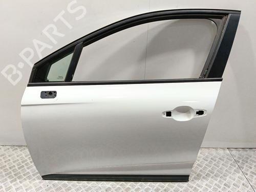 Used Left front door RENAULT CLIO V (B7_) [2019-2026]  32516941