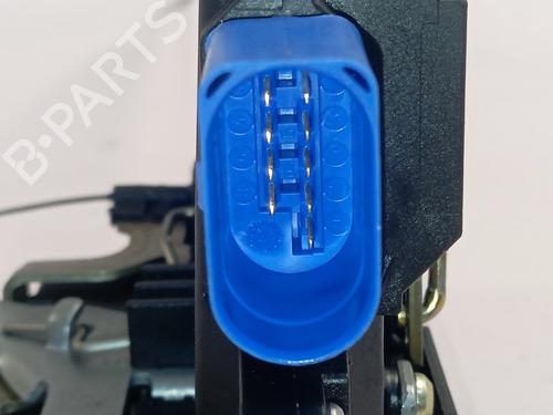 Front right lock VW TOURAN (1T1, 1T2) 2.0 TDI | BP29376698C97 