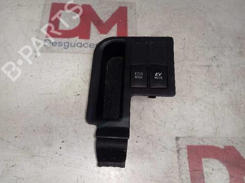 Used Switch TOYOTA YARIS (_P13_) 1.5 Hybrid (NHP130_, NHP130) (101 hp) 16846157