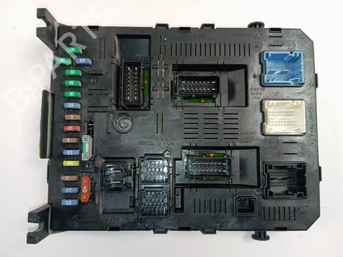 Used Fuse box Fuse box 38772469 38772469