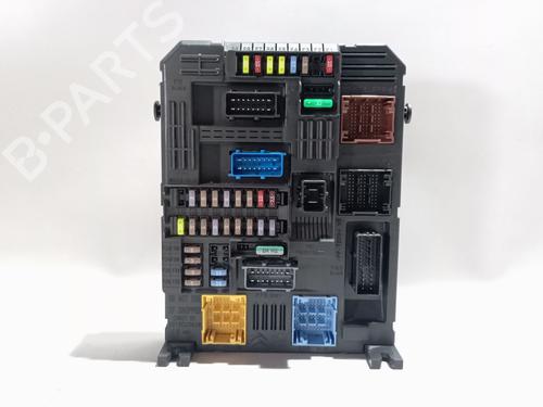 Used Fuse box Fuse box 37175572 37175572