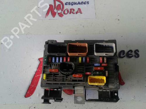 Used Fuse box Fuse box 36865964 36865964