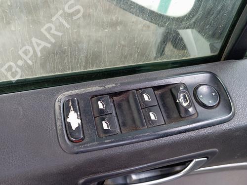 Fuse box PEUGEOT 807 (EB_)  | BP22334718E1 