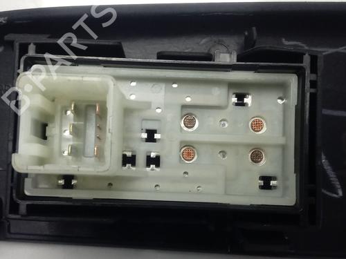 Interrupteur de vitre arrière droite TOYOTA HILUX VIII Pickup (_N1_) 2.4 D (GUN112_, GUN122_, GUN135_, GUN120_, GUN135R,... | BP30747971I28