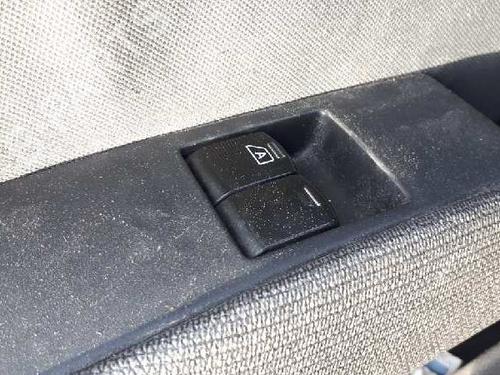 Used Left front window switch NISSAN MICRA III (K12) 1.5 dCi (86 hp) 12838791