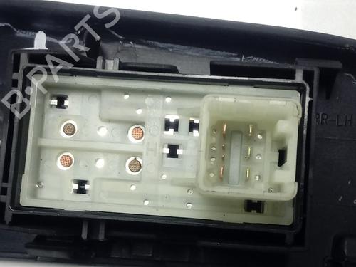 Przełącznik szyby tylnej lewej TOYOTA HILUX VIII Pickup (_N1_) 2.4 D (GUN112_, GUN122_, GUN135_, GUN120_, GUN135R,... | BP30747972I29