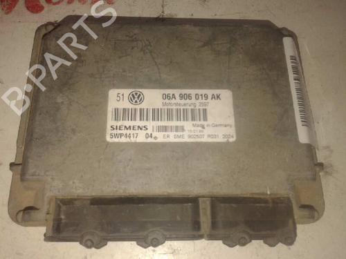 Used Engine control unit (ECU) VW GOLF IV (1J1) 1.6 16V (105 hp) 12633078