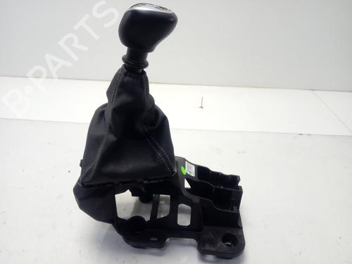 Used Gear lever OPEL CORSA F (P2JO) 1.5 (68) (102 hp) 13883195