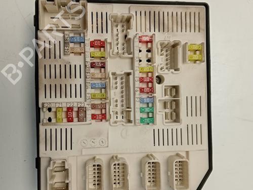 Used Fuse box RENAULT MEGANE III Hatchback (BZ0/1_, B3_) 1.6 16V (BZ0H) (101 hp) 13581539