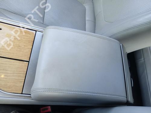 Used Armrest / Center console JAGUAR XF I (X250) 2.7 D (207 hp) 12672488