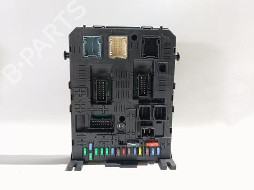 Used Fuse box Fuse box 37230882 37230882