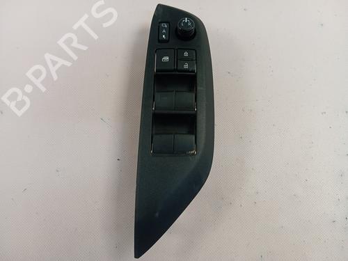 Used Left front window switch TOYOTA YARIS CROSS (MXP_) [2020-2026]  30685071