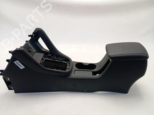 armrest-center-console-mg-mg-zs-suv-azs1-2017-40219578 main image