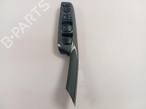 left-front-window-switch-nissan-juke-f16_-2019-36296742 main image