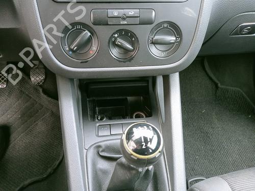 Left headlight VW GOLF V (1K1) | BP24404943C28