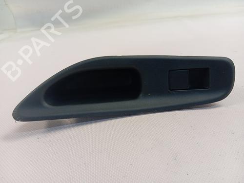 Used Right rear window switch TOYOTA YARIS CROSS (MXP_) [2020-2025]  30685072