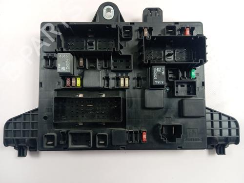 Used Fuse box Fuse box 37640372 37640372