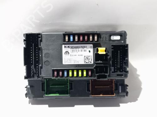 Used Fuse box Fuse box 38858866 38858866