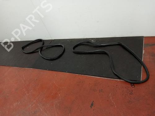 Used Rubber door seal OPEL ZAFIRA / ZAFIRA FAMILY B (A05) [2005-2019]  16763075