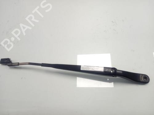 Front windshield wiper arm PEUGEOT 208 II (UB_, UP_, UW_, UJ_) 1.5 BlueHDI 100 9822931680 |