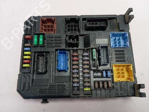 Used Fuse box Fuse box 37467139 37467139