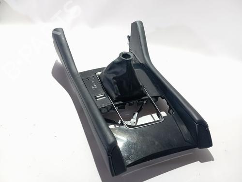 Used Middle console Middle console MAZDA 3 Hatchback (BP) SKYACTIV-X M Hybrid AWD (186 hp) 40006052 40006052