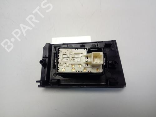 Right rear window switch TOYOTA AURIS (_E18_) 1.8 Hybrid (ZWE186_, ZWE186R) | BP15827385I28