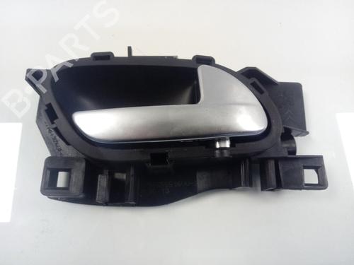 Used Rear right interior door handle Rear right interior door handle 16944316 16944316
