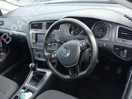 Engine control unit (ECU) VW GOLF VII (5G1, BQ1, BE1, BE2)  | BP15843882M57 