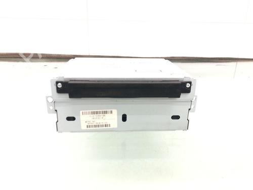Used Radio VOLVO V60 I (155) T4 (180 hp) 12486946