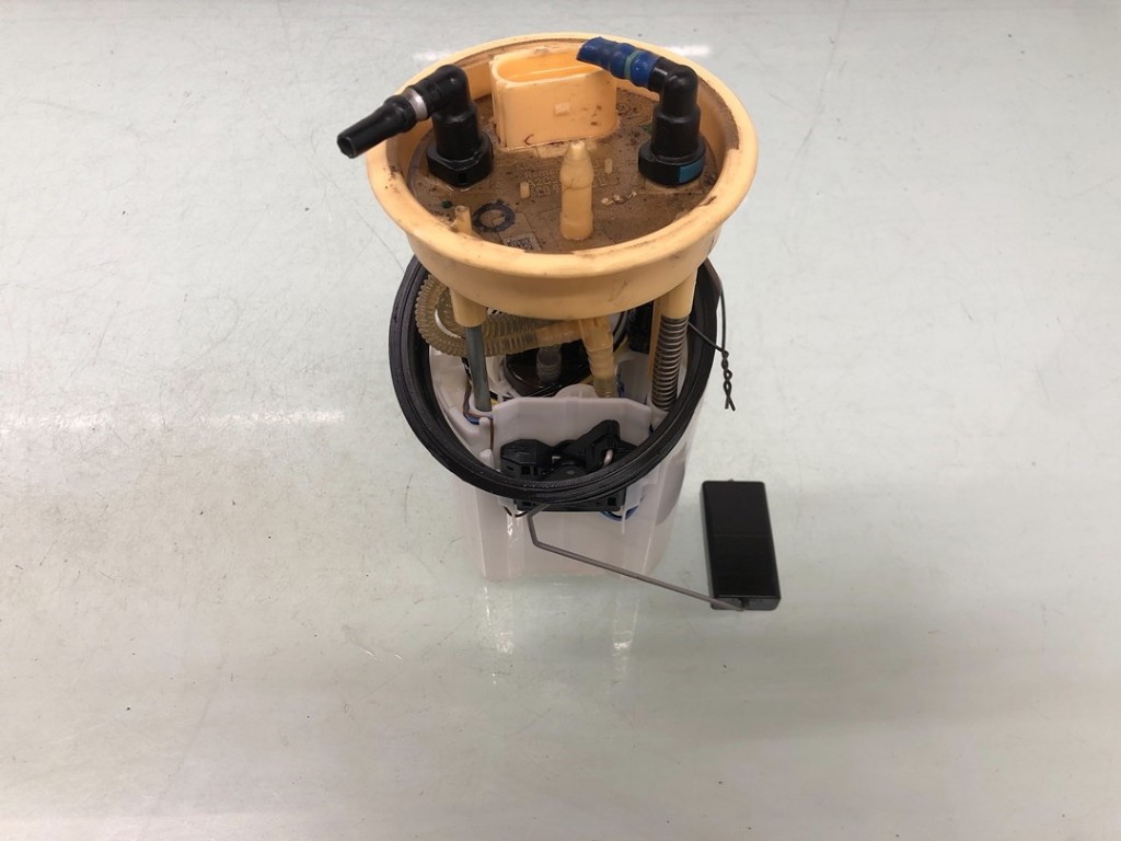 Fuel pump SKODA FABIA III Estate (NJ5) 1.4 TDI 15630132 | B-Parts