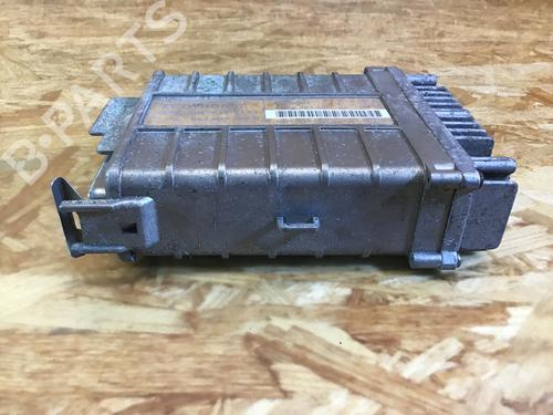 Calculateur moteur (ecu) VW GOLF II (19E, 1G1) 1.6 (70 hp) 31643858