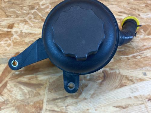 Used Power steering reservoir MERCEDES-BENZ C-CLASS (W203) C 220 CDI (203.006, 203.008) (143 hp) 32478911