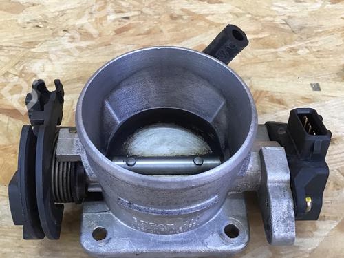 Used Throttle body Throttle body VW GOLF III (1H1) 1.6 (101 hp) 8927366 8927366