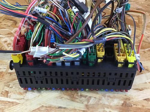 Caja reles / fusibles VW PASSAT B3/B4 Variant (3A5, 35I) 1.9 TDI (90 hp) 31345184