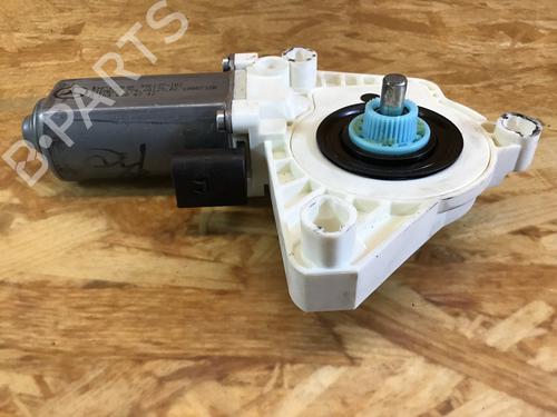 Używane Silniczek podnośnika szyby przedniej prawej MERCEDES-BENZ A-CLASS (W169) A 150 (169.031, 169.331) (95 hp) 31337176