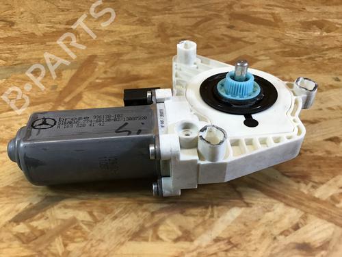 Używane Silniczek podnośnika szyby przedniej lewej MERCEDES-BENZ A-CLASS (W169) A 150 (169.031, 169.331) (95 hp) 31337175