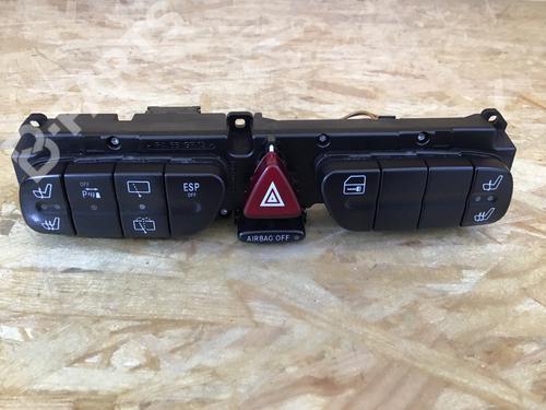 Used Switch MERCEDES-BENZ C-CLASS T-Model (S203) C 200 CDI (203.204) (116 hp) 8945771