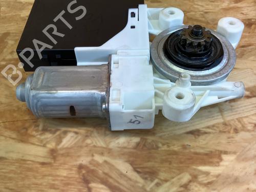 Rudehejsemotor forskærm venstre Rudehejsemotor forskærm venstre VOLVO V50 (545) 1.8 (125 hp) 33556280 33556280