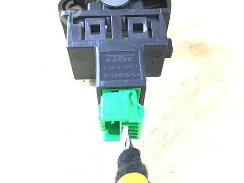Switch VOLVO V40 Estate (645) 2.0 T | BP8051549I30 