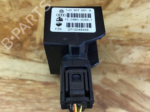 Used Electronic module VW GOLF IV (1J1) 1.6 16V (105 hp) 30360552