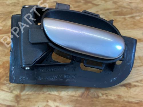 Venstre foran invendig håndtak PEUGEOT 206 CC (2D) 1.6 16V (2DNFUF, 2DNFUR) (109 hp) 33118354